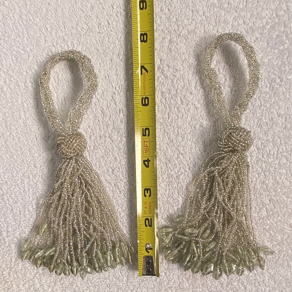 Set of 2 Beaded tassel Napkin Rings - Picture 3 of 4